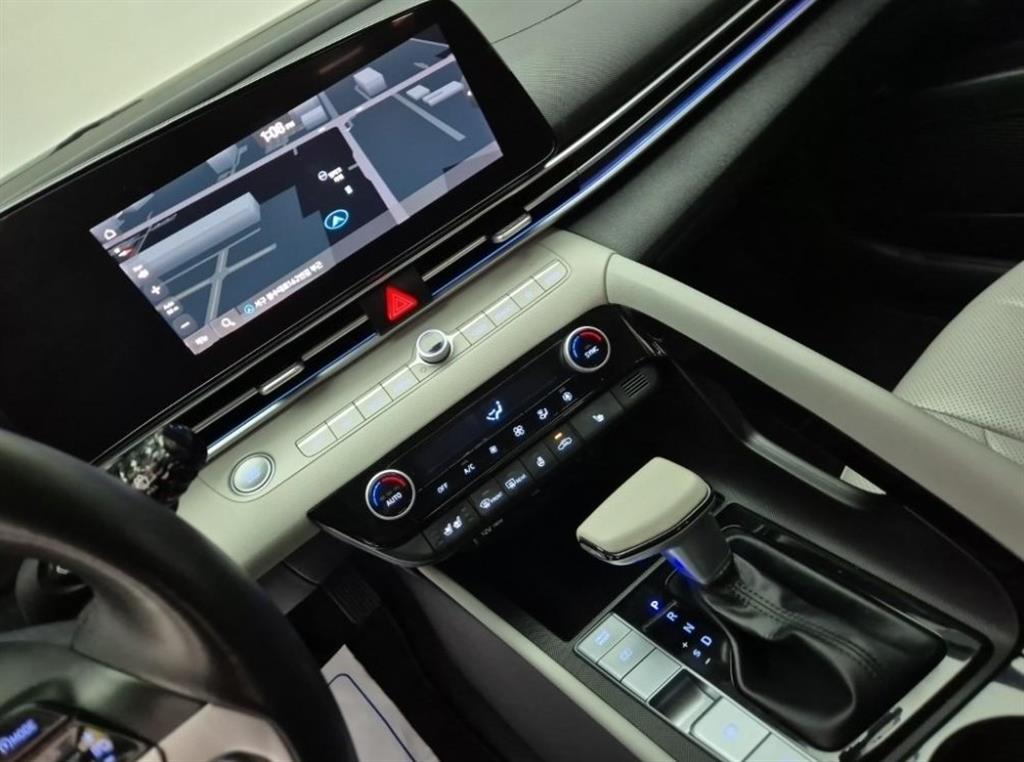HYUNDAI Avante - Vista 10