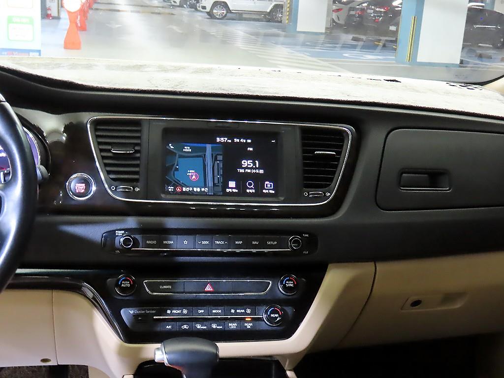 KIA Carnival - Vista 11