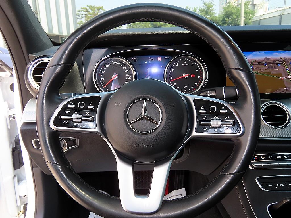 Mercedes Benz E class - Vista 8