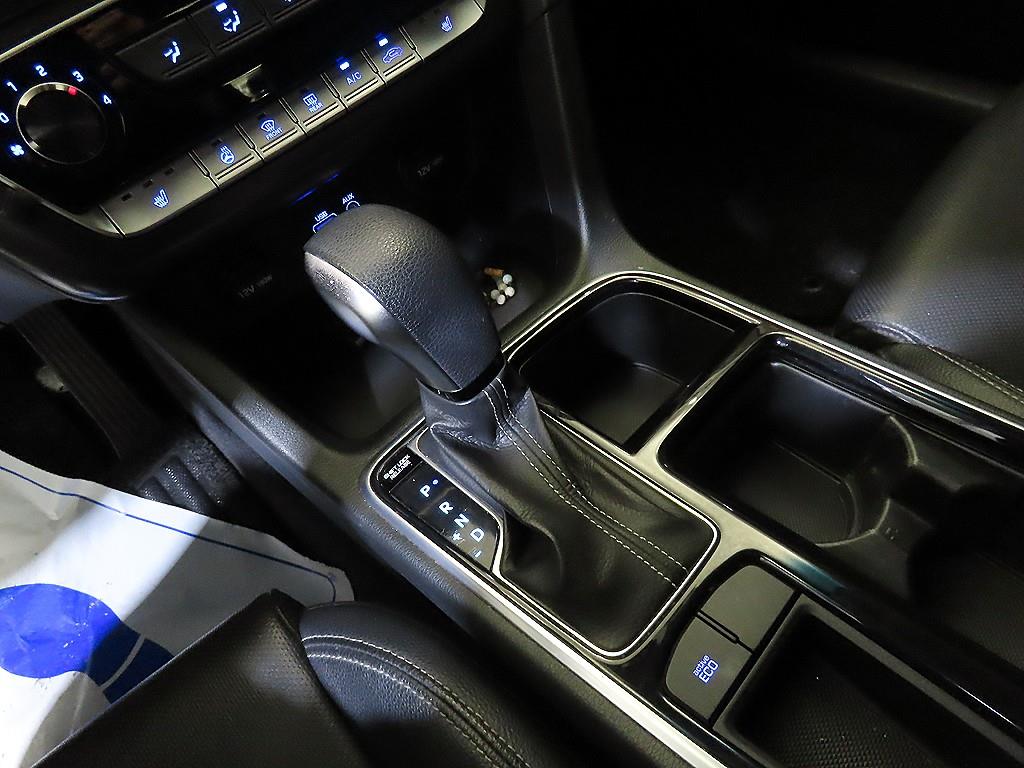 HYUNDAI Sonata - Vista 12