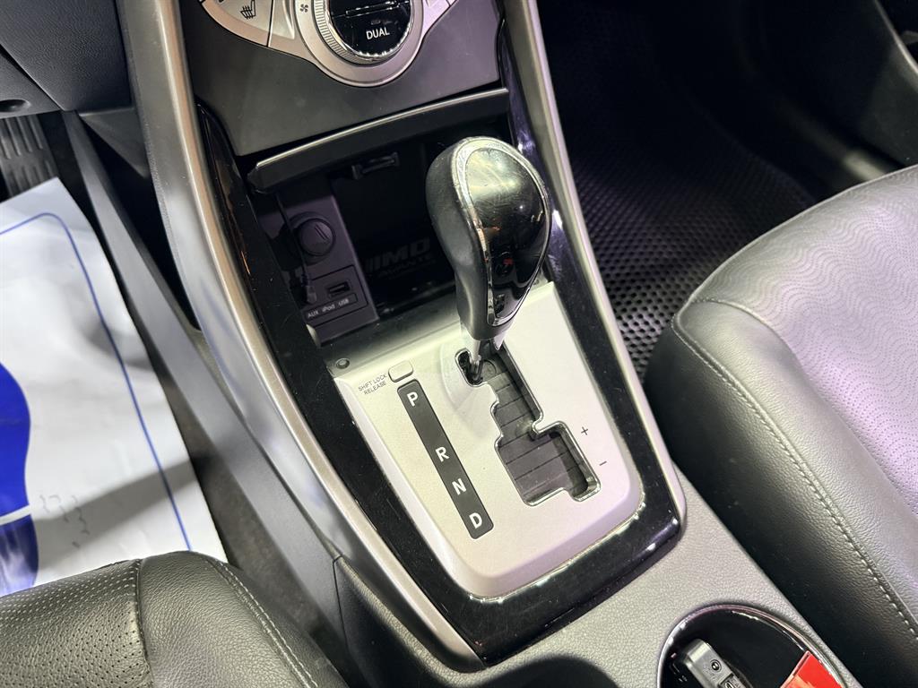 HYUNDAI Avante - Vista 10