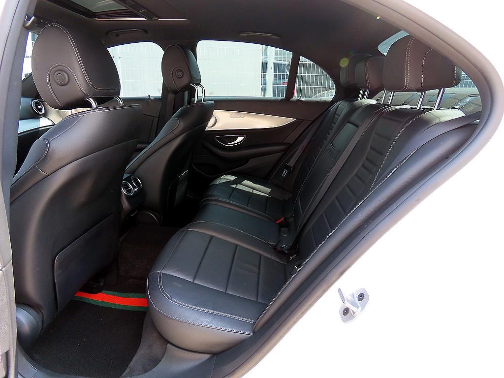 Mercedes Benz E class - Vista 6