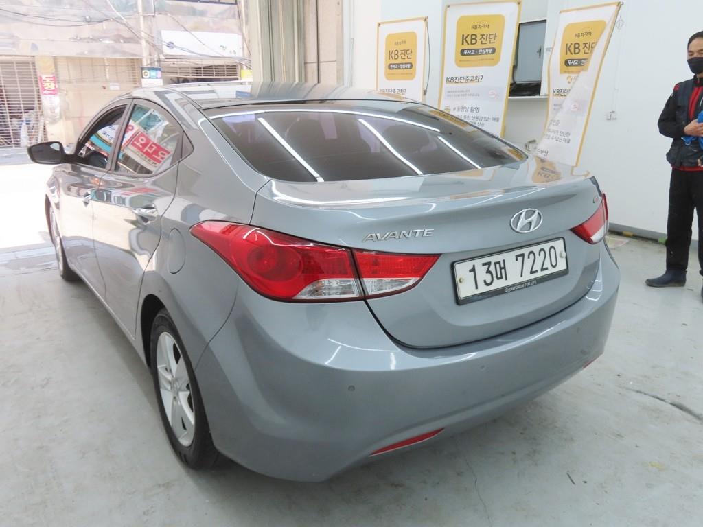 HYUNDAI Avante - Vista 4