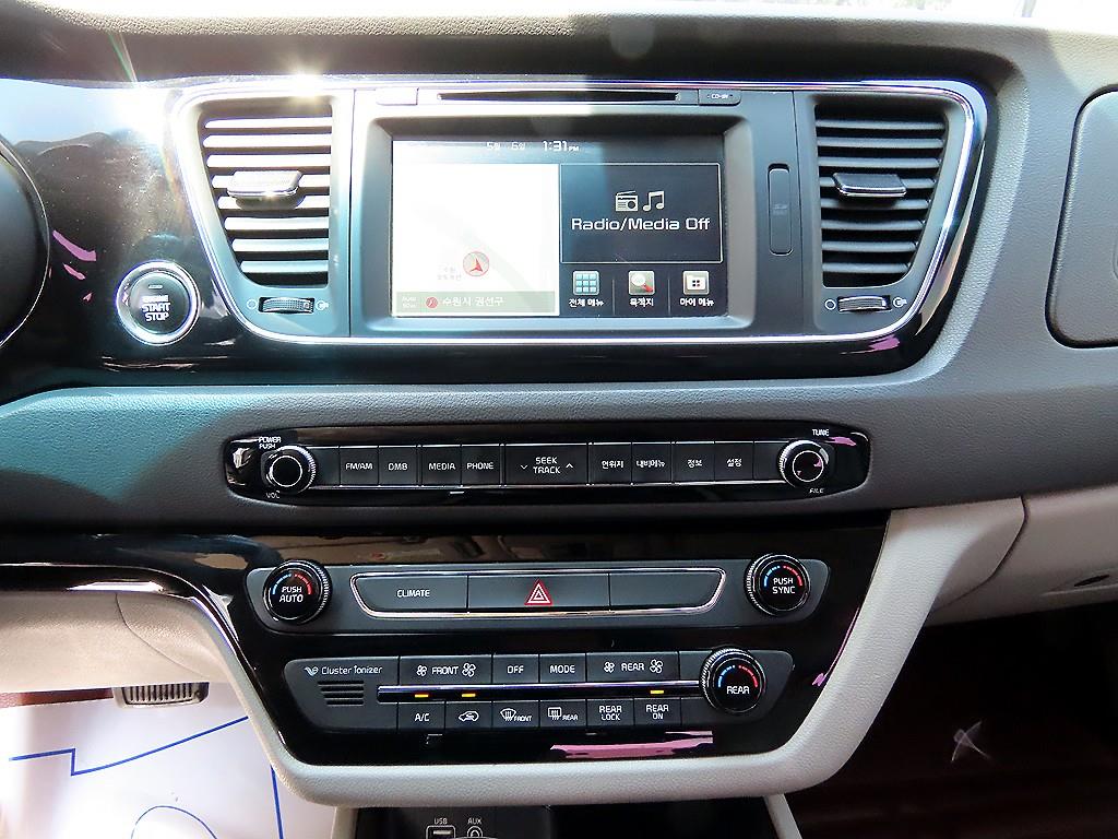 KIA Carnival - Vista 12