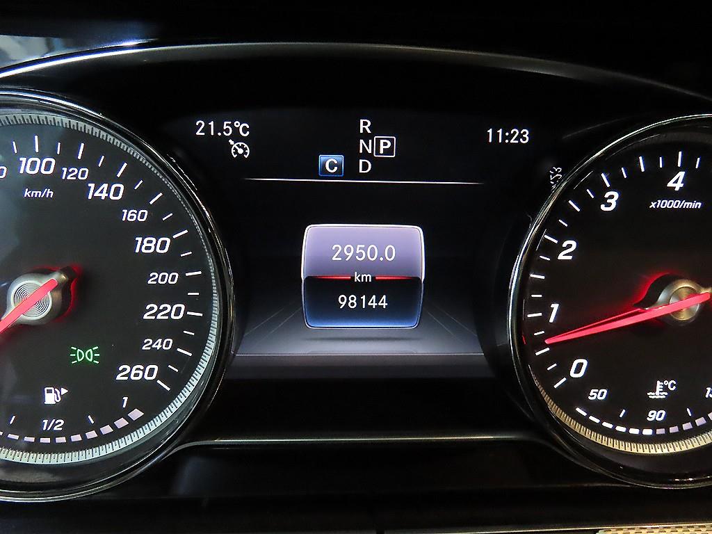 Mercedes Benz E class - Vista 9