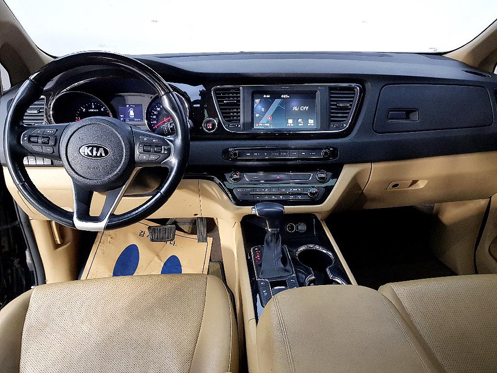 KIA Carnival - Vista 5