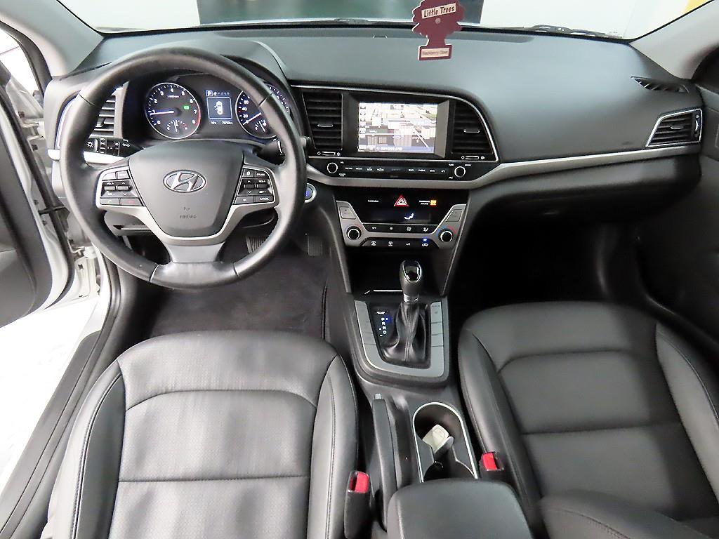 HYUNDAI Avante - Vista 7