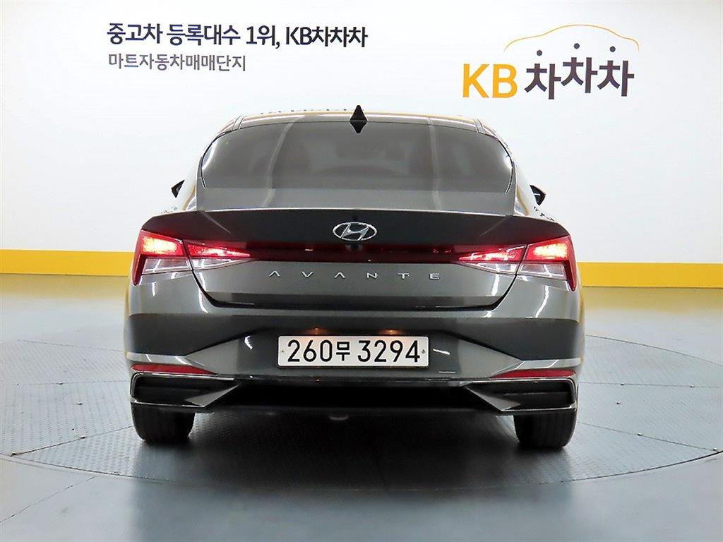 HYUNDAI Avante - Vista 3