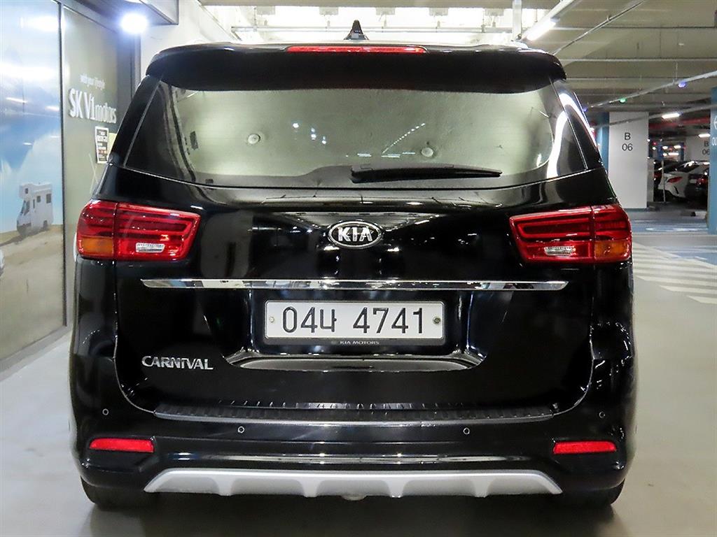 KIA Carnival - Vista 5