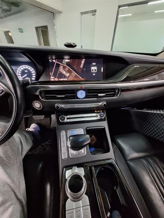 Genesis G90 - Vista 6