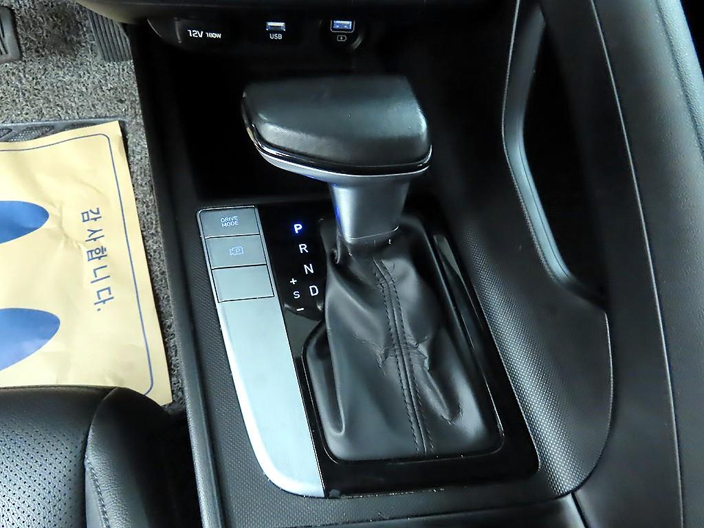 HYUNDAI Avante - Vista 10