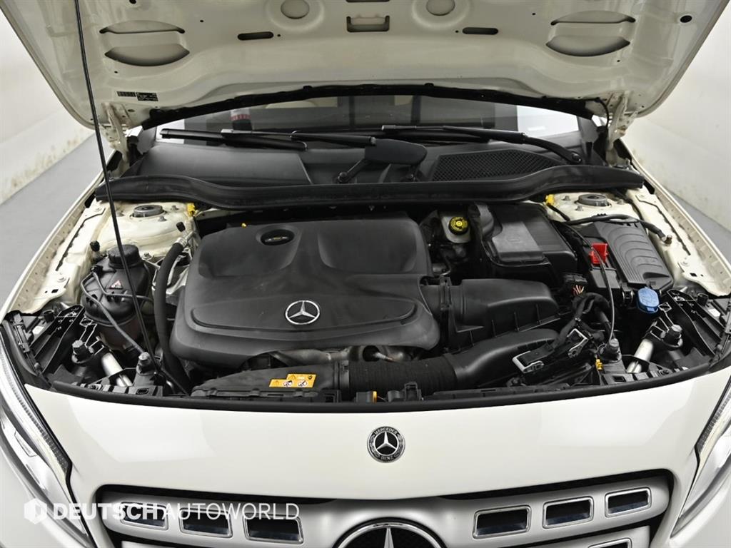 Mercedes Benz GLA Class - Vista 8
