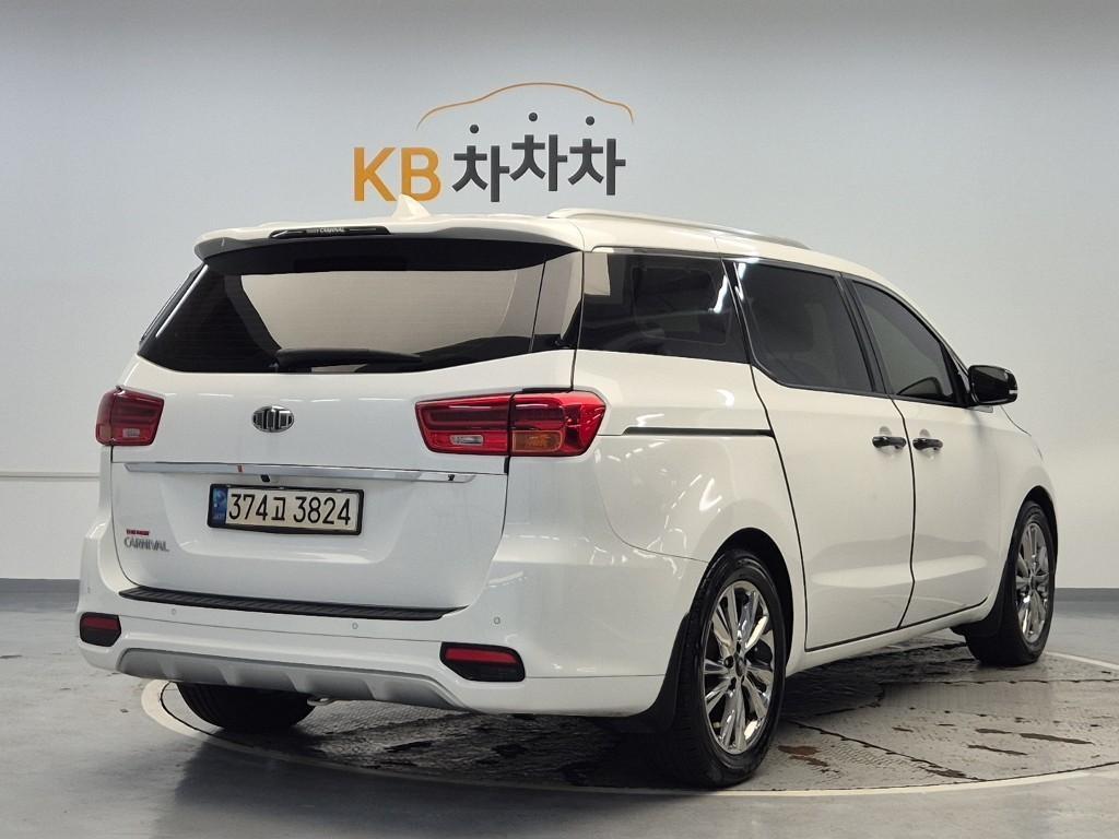 KIA Carnival - Vista 3