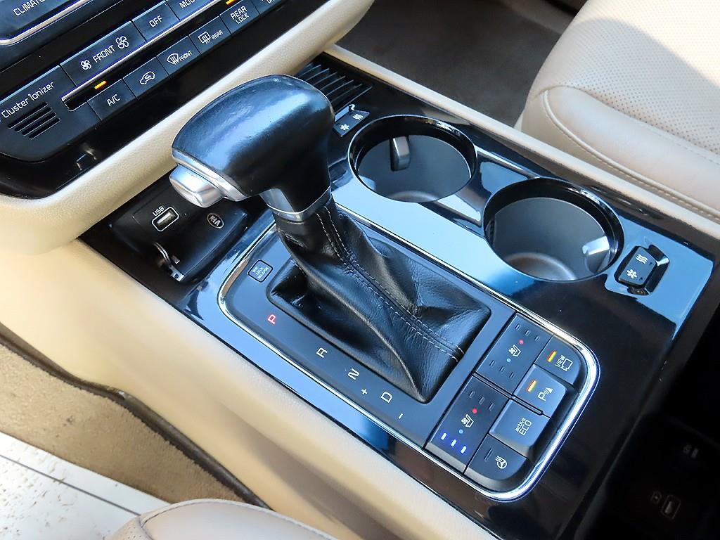 KIA Carnival - Vista 11