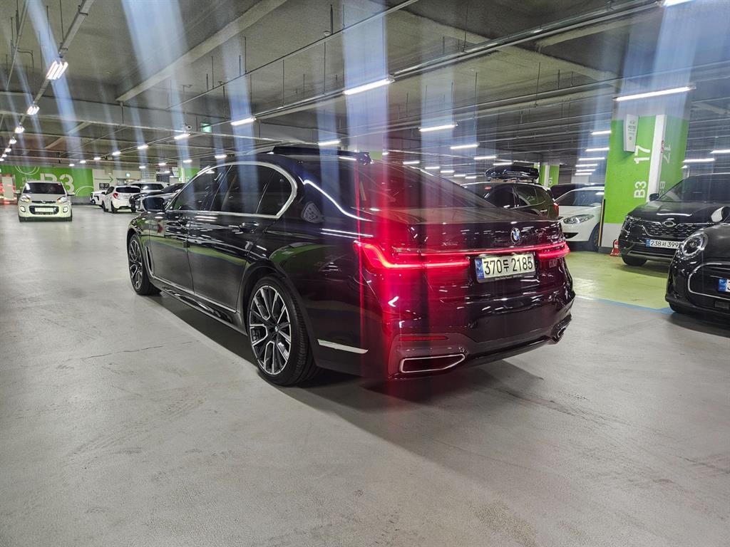BMW 7 Series - Vista 5