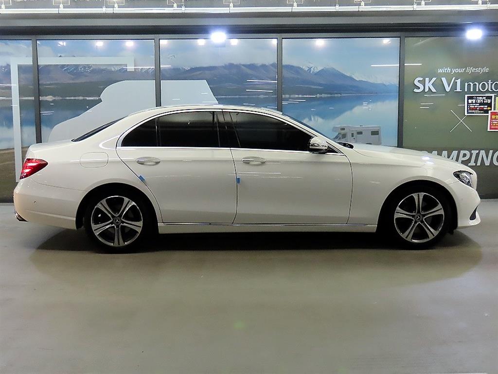 Mercedes Benz E class - Vista 3
