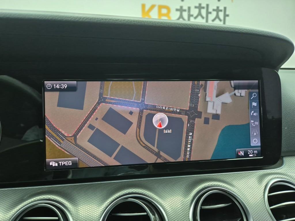 Mercedes Benz E class 2018 Gris - Importación desde Corea - HF Imports Iquique - Foto 14