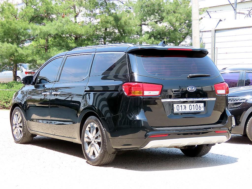 KIA Carnival - Vista 3