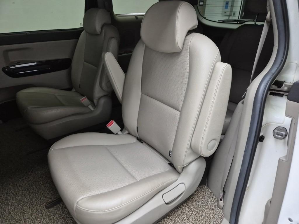 KIA Carnival - Vista 12