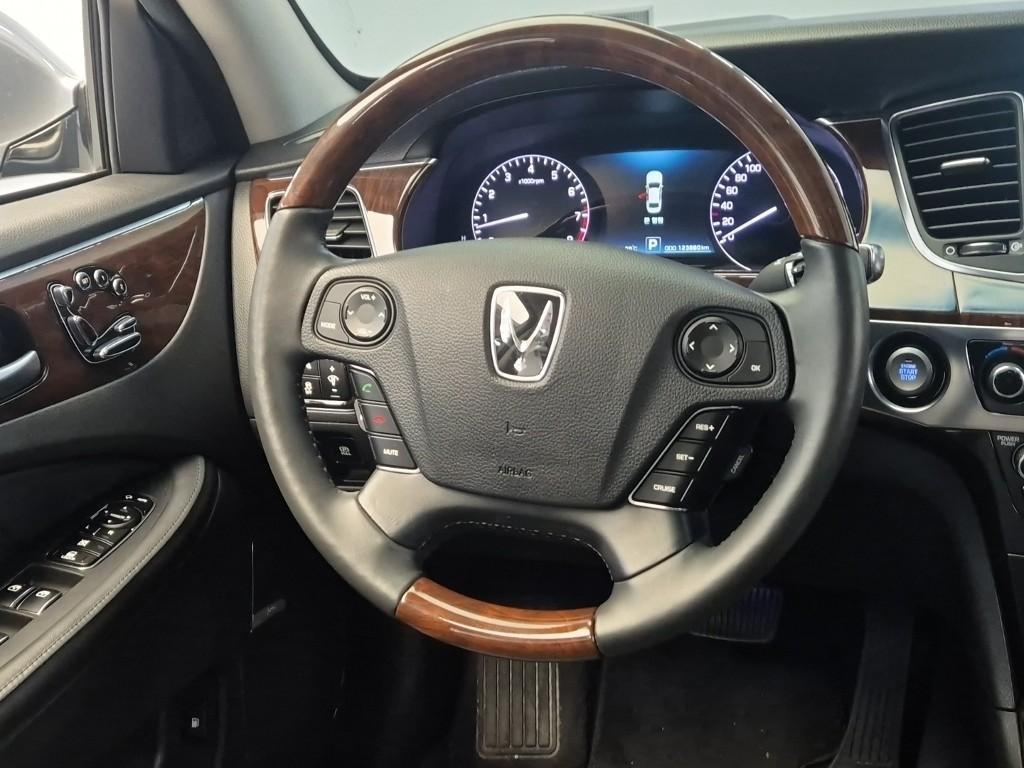 HYUNDAI Equus - Vista 5