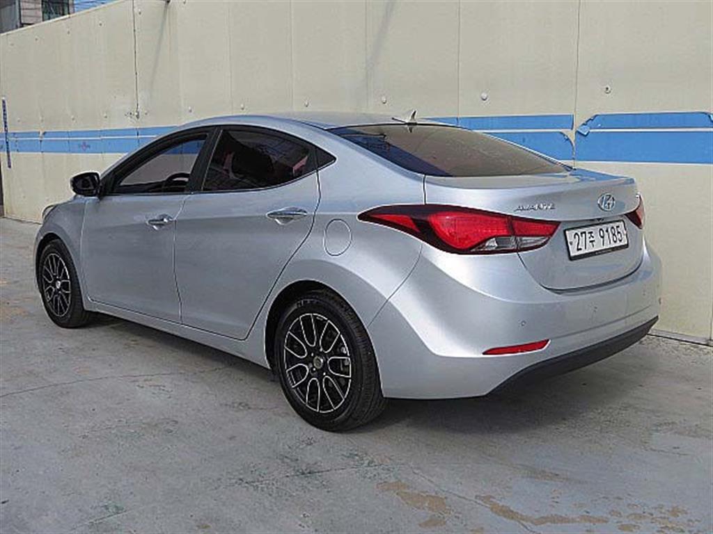 HYUNDAI Avante - Vista 7