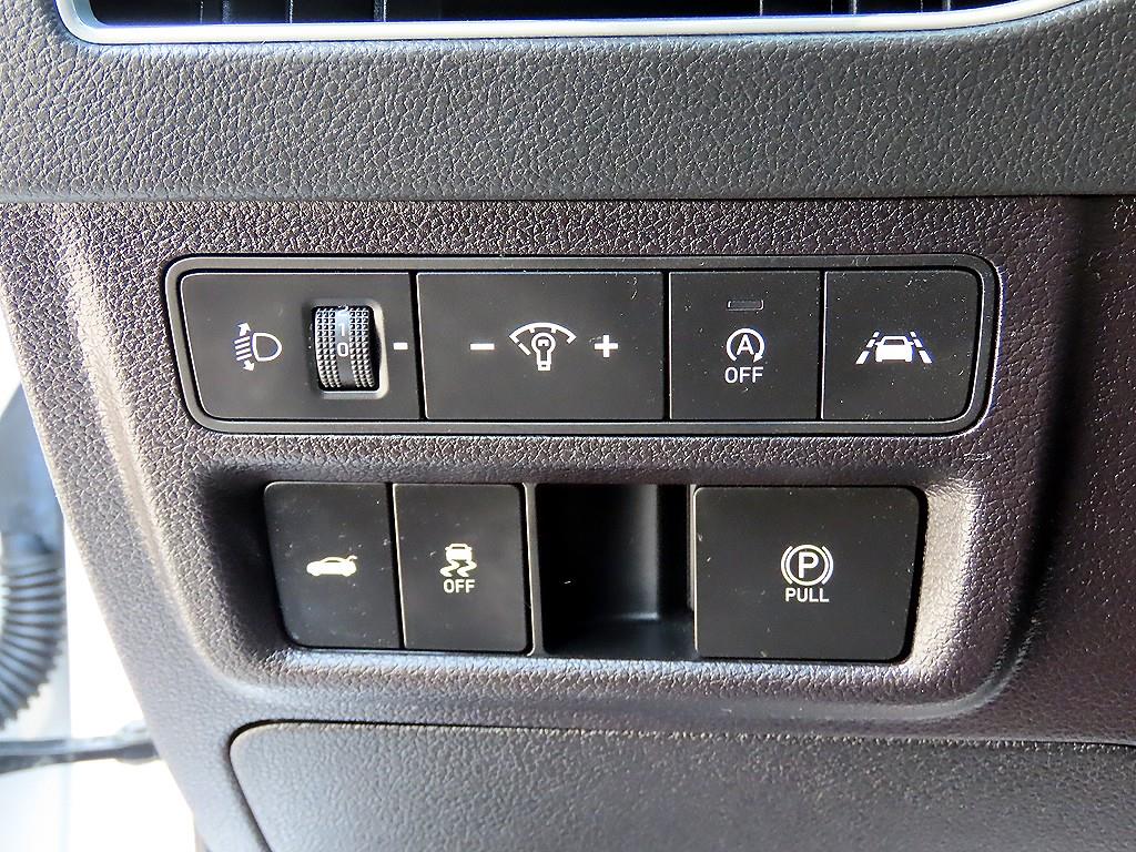 HYUNDAI Sonata - Vista 12