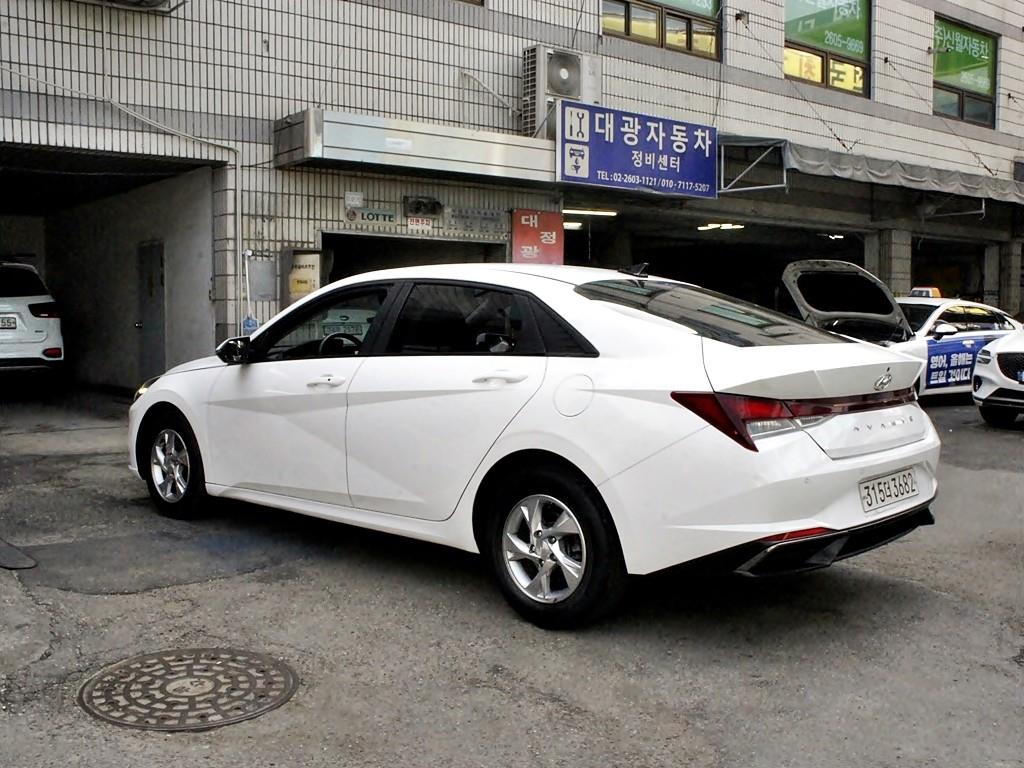 HYUNDAI Avante - Vista 7