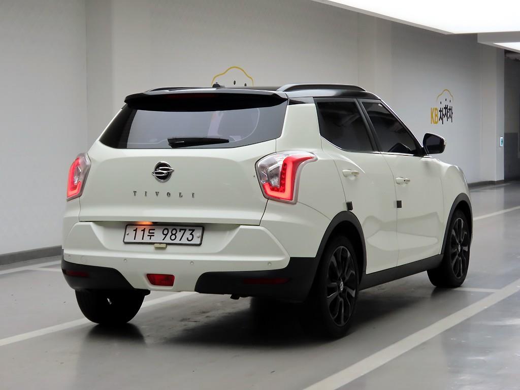 Ssangyong Tivoli - Vista 4