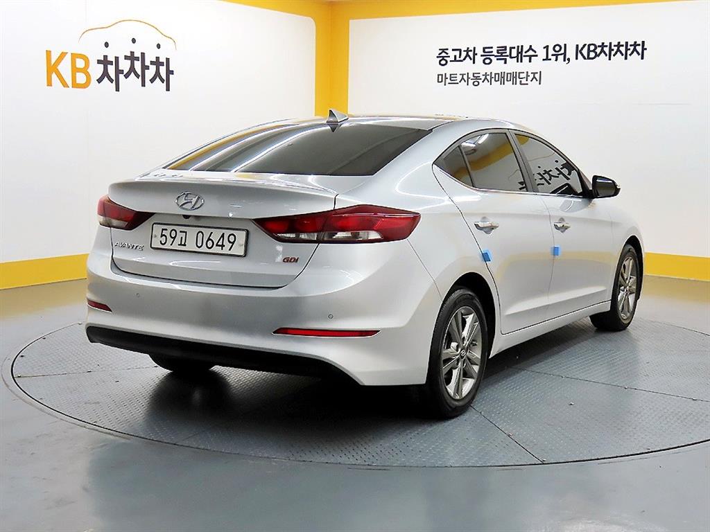 HYUNDAI Avante - Vista 4