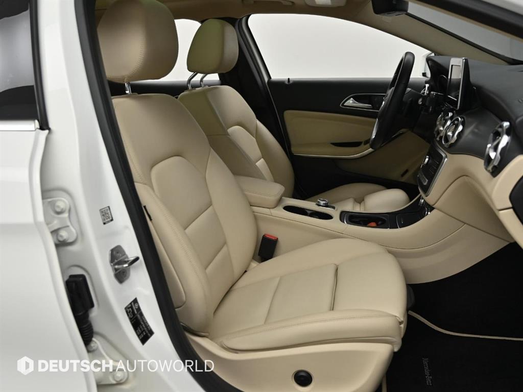 Mercedes Benz GLA Class - Vista 2