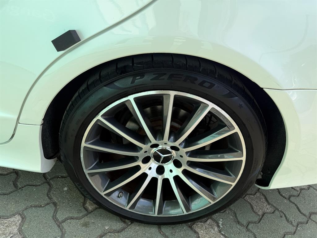 Mercedes Benz CLS Class - Vista 8