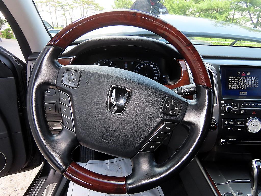 HYUNDAI Equus - Vista 8