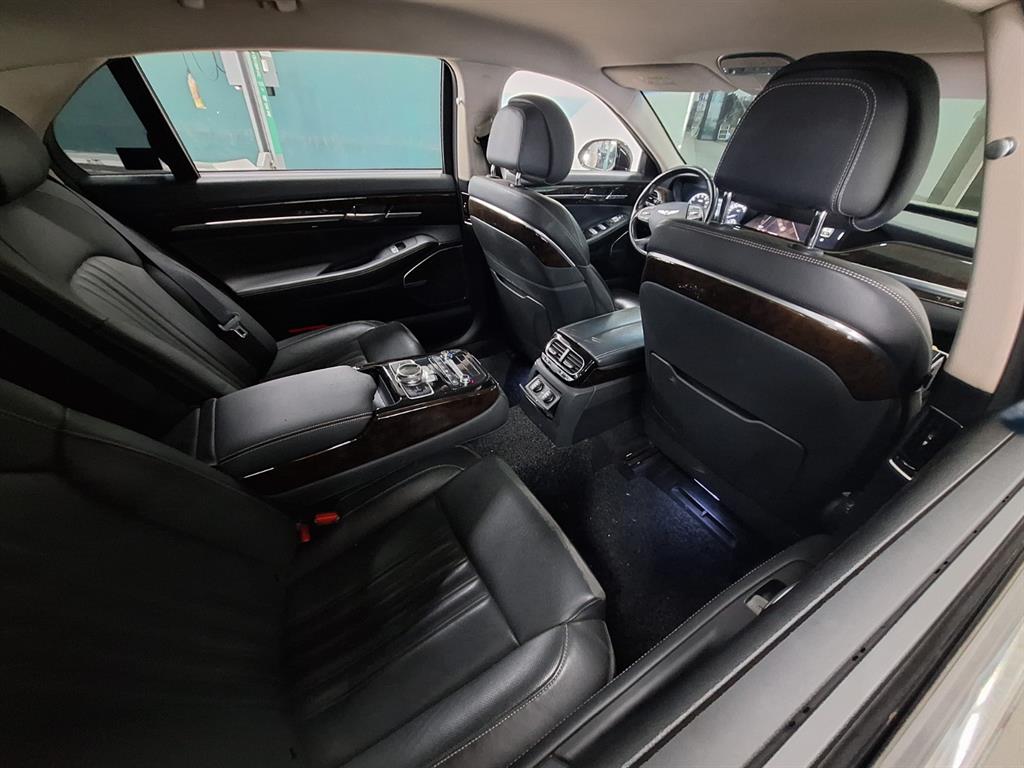 Genesis G90 - Vista 5