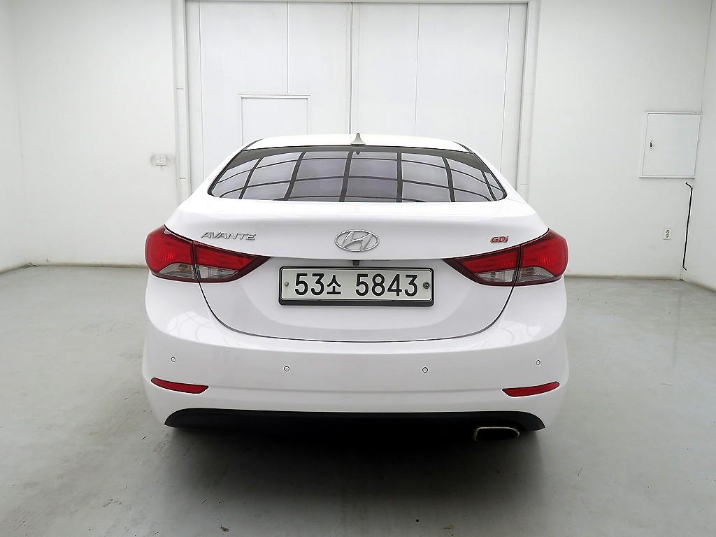 HYUNDAI Avante - Vista 3