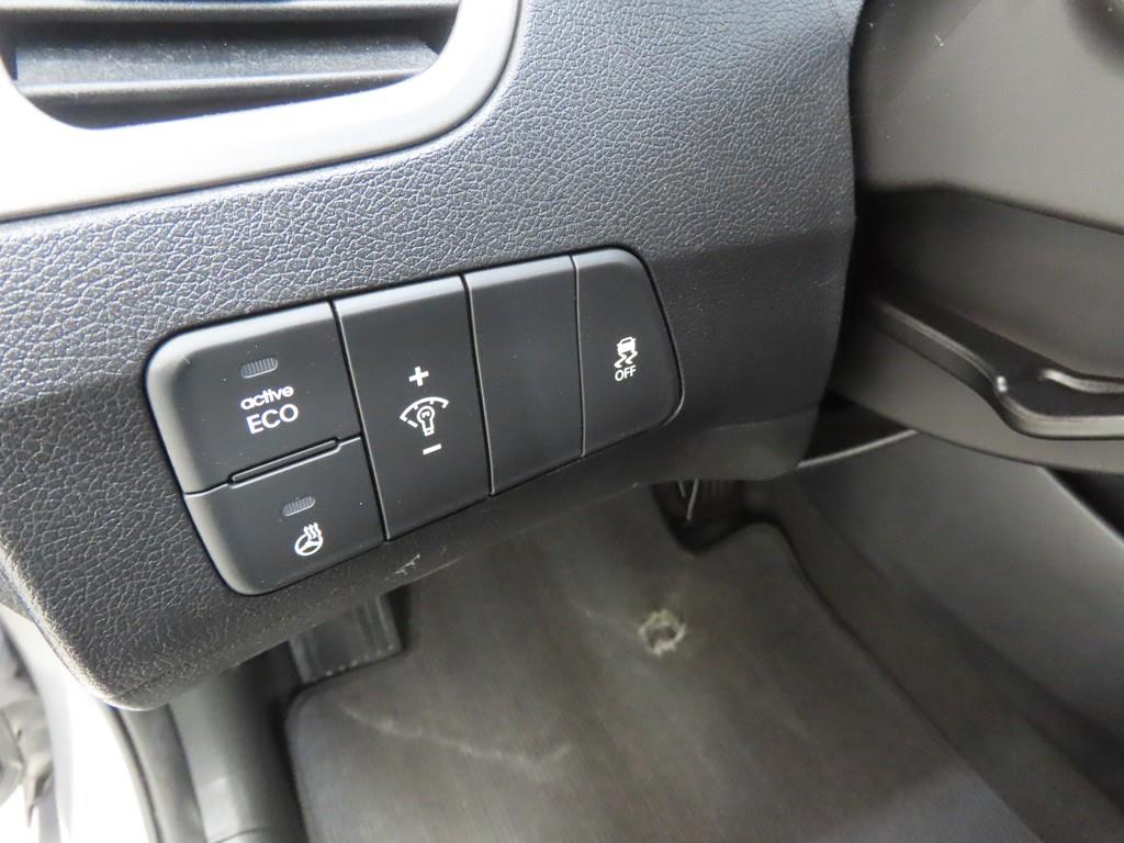 HYUNDAI Avante - Vista 10
