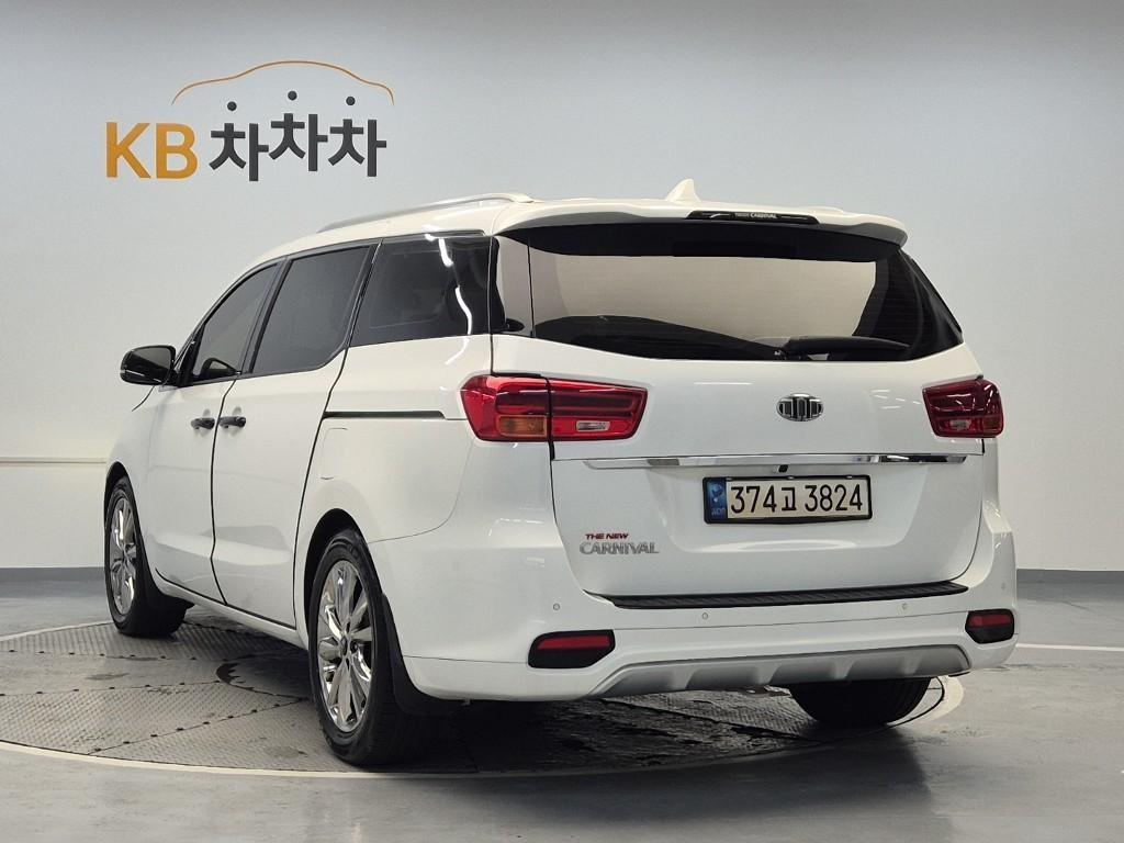 KIA Carnival - Vista 4