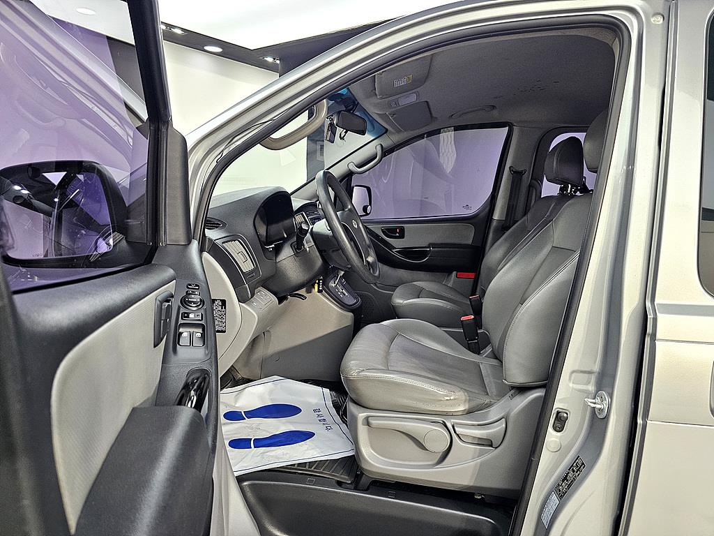HYUNDAI Starex - Vista 7
