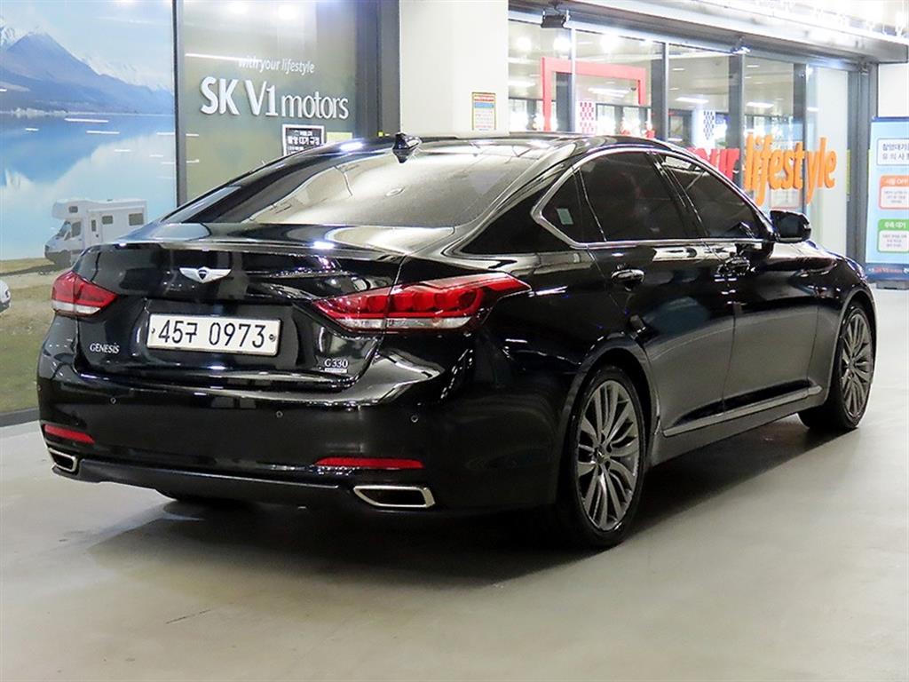 HYUNDAI Genesis - Vista 4