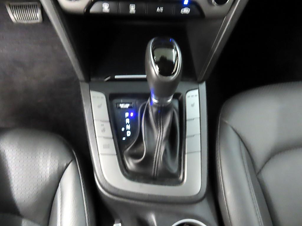 HYUNDAI Avante - Vista 10