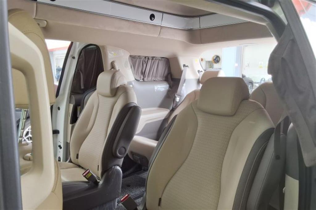 KIA Carnival - Vista 5