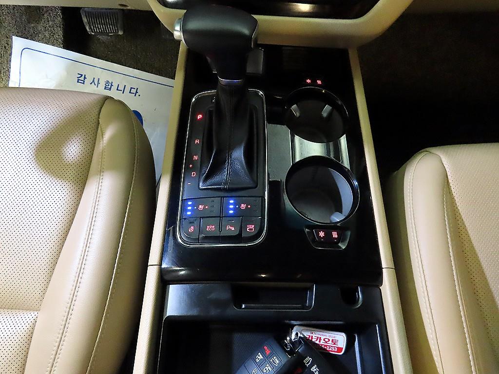 KIA Carnival - Vista 12