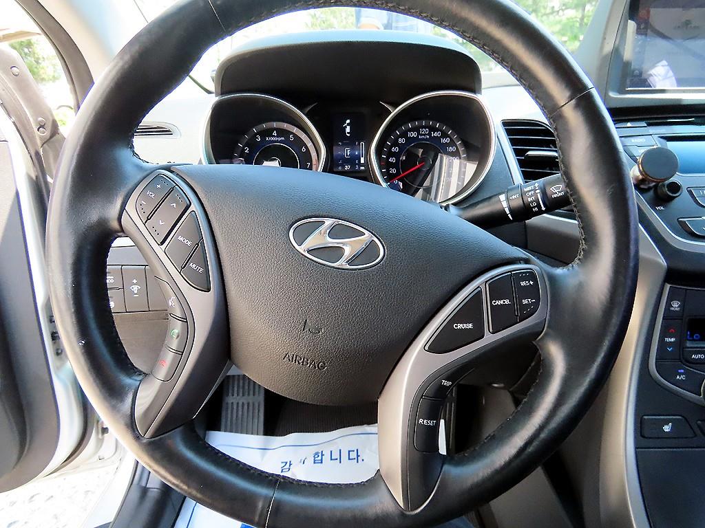 HYUNDAI Avante - Vista 8