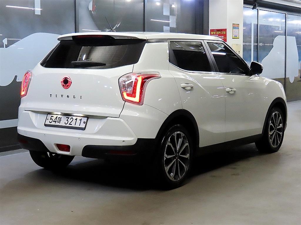 Ssangyong Tivoli - Vista 4