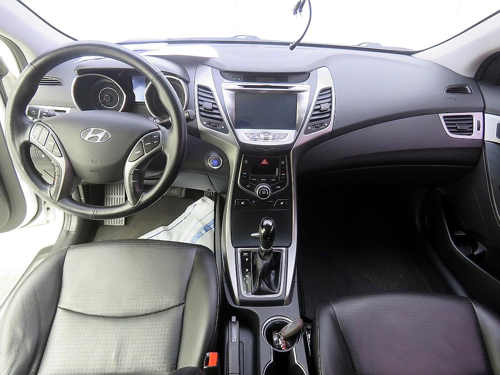 HYUNDAI Avante - Vista 7