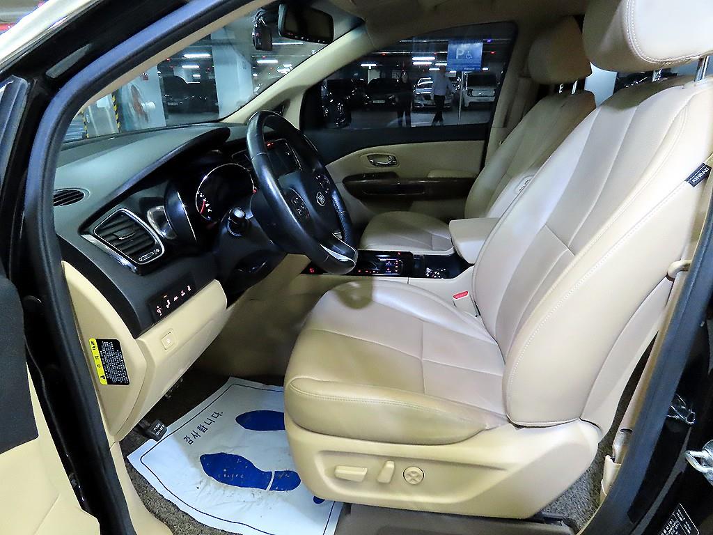 KIA Carnival - Vista 6