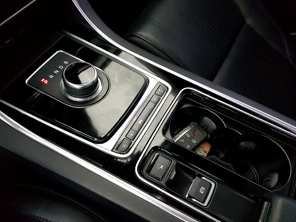 Jaguar XF - Vista 12