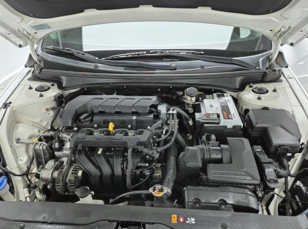 HYUNDAI Avante - Vista 5