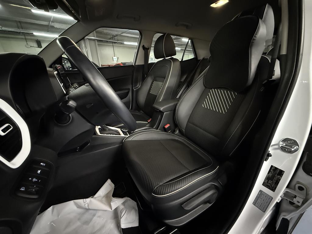 HYUNDAI Venue - Vista 6