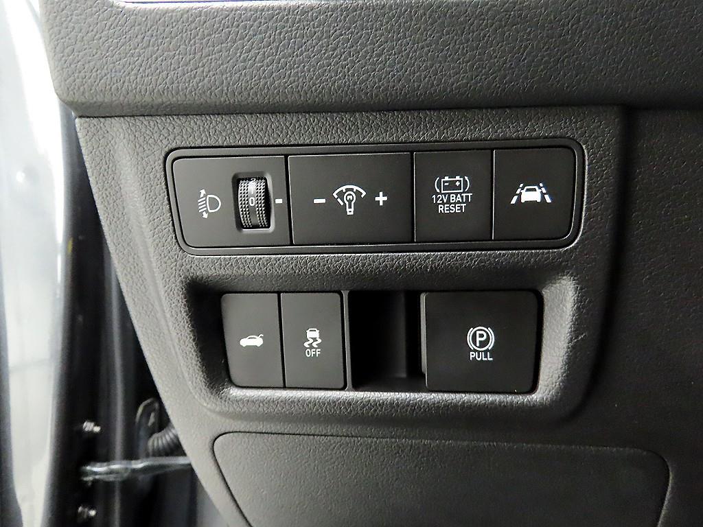 HYUNDAI Sonata - Vista 12