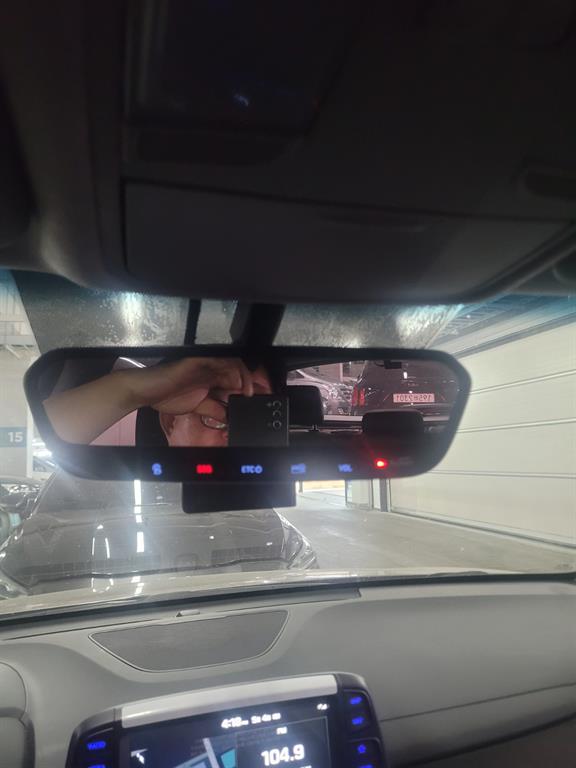 HYUNDAI Kona - Vista 10